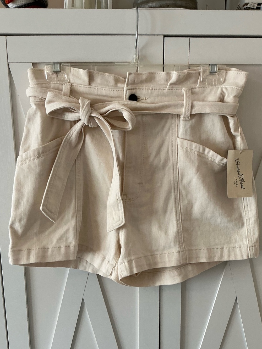 NWT! Size 8. Universal Thread Shorts